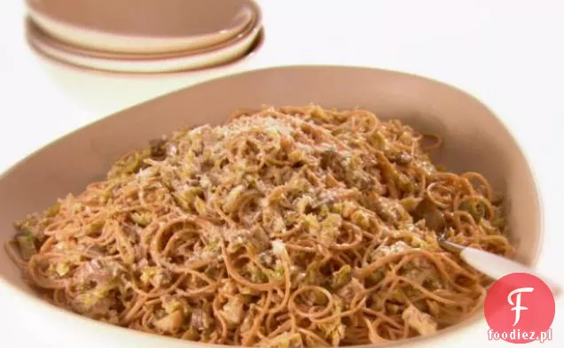 Spaghetti pełnoziarniste z brukselką i grzybami