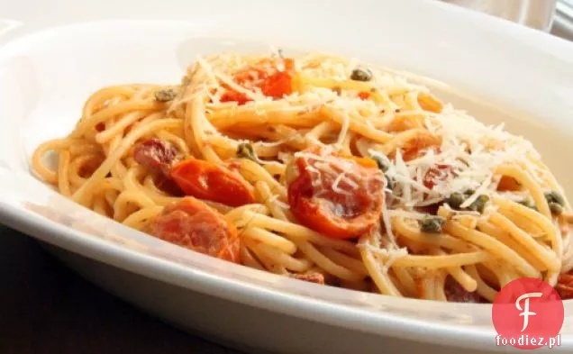 Kremowe Spaghetti pomidorowo-Kaparowe