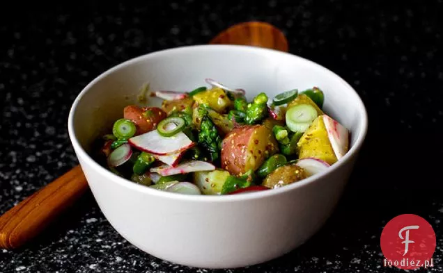 Wiosenna Sałatka Z Młodymi Ziemniakami