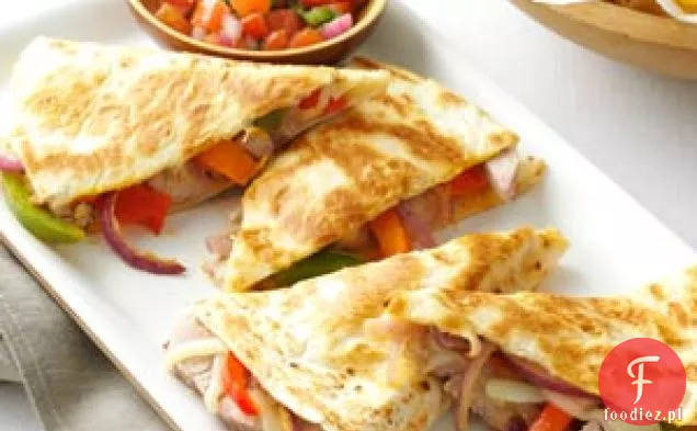 Quesadillas wieprzowe ze świeżą salsą