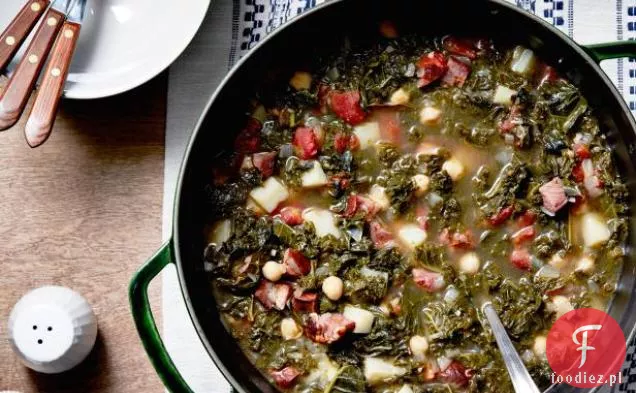 Portugalska zupa Chourico i jarmuż