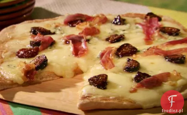 Cztery Pizza serowa z figą i Prosciutto