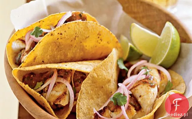 Grillowane Tacos rybne z marynowaną cebulą i salsą Roja
