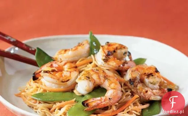 Makaron pomarańczowo-sezamowy z grillowanymi krewetkami