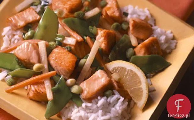 Łosoś i warzywa Stir-fry