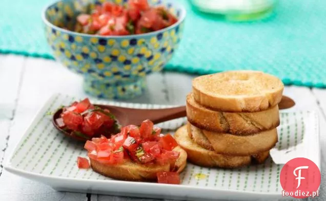 Bruschetta z pomidorem i bazylią