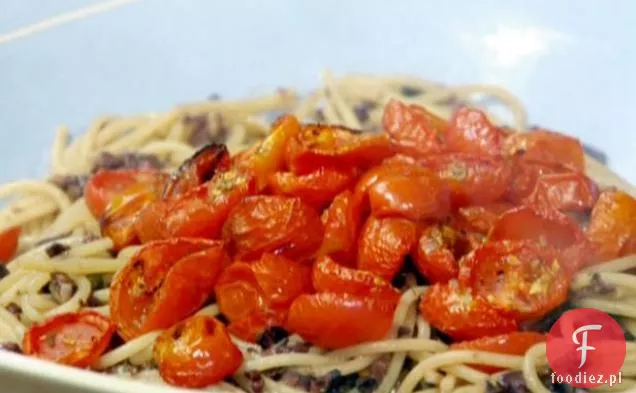 Spaghetti z sosem Tapenadowym i pieczonymi pomidorami