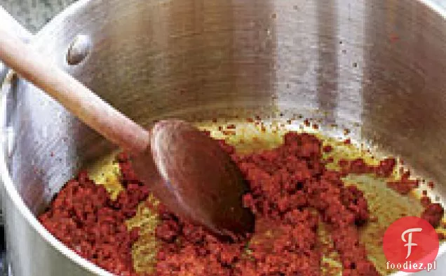 Czerwone Curry w stylu Country z wołowiną, Shiitakes i Edamame