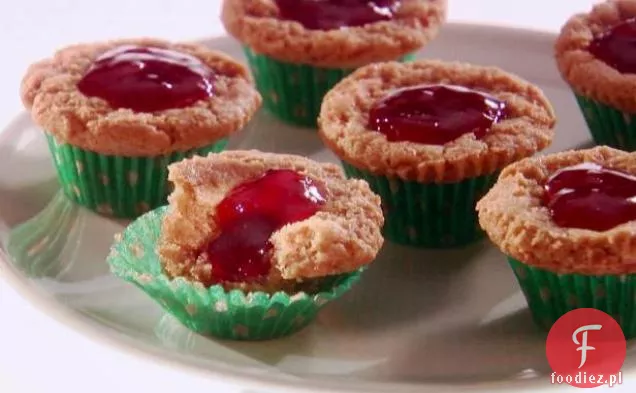 Mini muffinki z masłem migdałowym i truskawkami