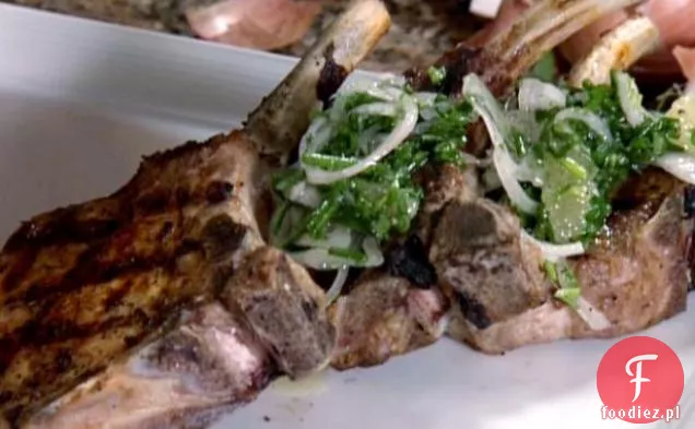 Grillowane kotlety schabowe z chutneyem z szalotki cytrynowej