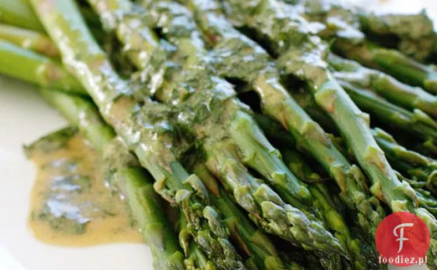 Szparagi Z Dijon Vinaigrette