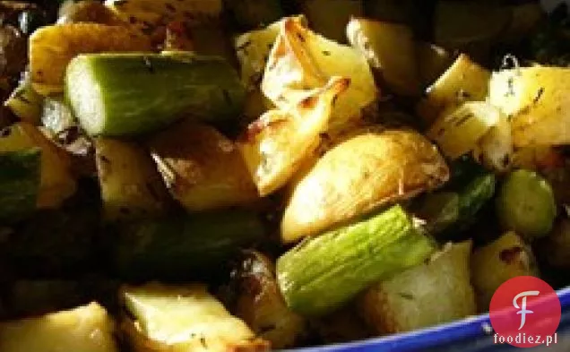 Pieczone w piekarniku czerwone ziemniaki i szparagi