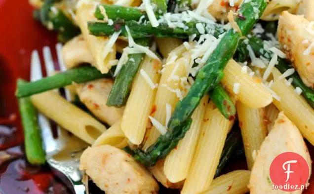 Kurczak Z Papryką Aleppo, Szparagi I Makaron Penne
