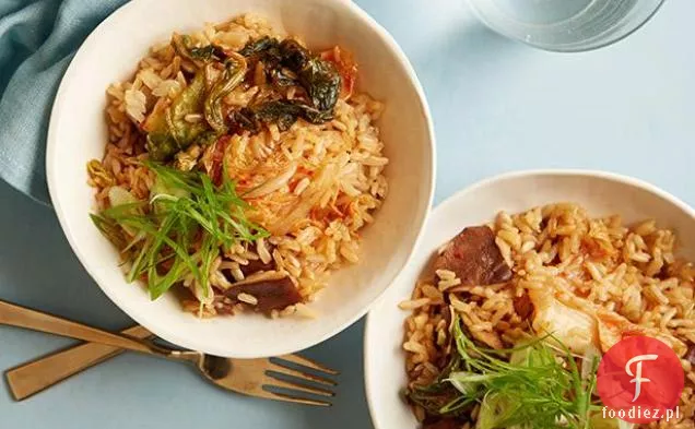 Pełnoziarnisty grzyb i brązowy ryż Kimchi