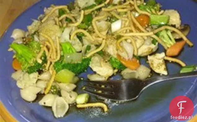 Azjatycka Sałatka Z Makaronem Z Kurczakiem