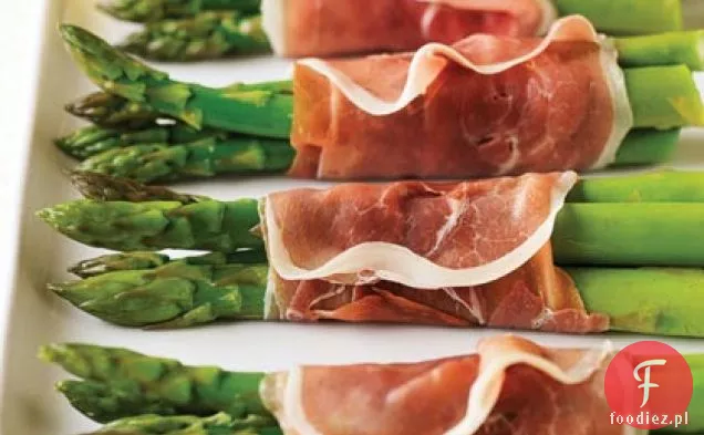 Szparagi zawinięte w Prosciutto