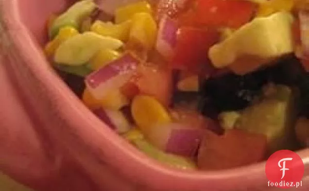 Salsa z pomidorów, kukurydzy i awokado