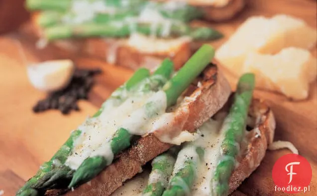Grillowana Bruschetta Ze Szparagami I Parmezanem