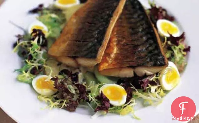 Makrela Z Sałatką Ziemniaczaną I Ogórkiem