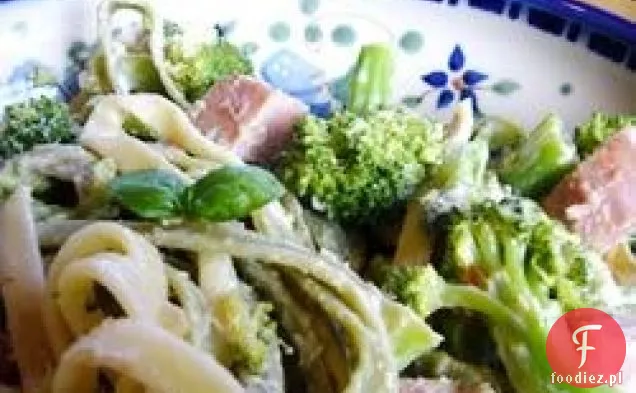 Szpinak Fettuccini z brokułami i szynką