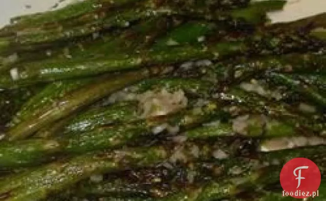 Szparagi pieczone z sosem z estragonu cytrynowego
