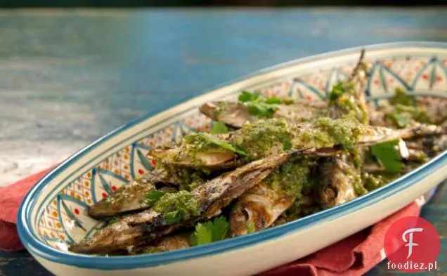 Grillowane sardynki z sosem czosnkowo-orzechowym