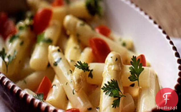 Ragout Szparagowy Z Pomidorkami Koktajlowymi I Czereśnią Beurre Blanc