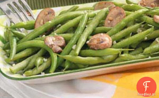 Garlicky fasolka szparagowa z grzybami