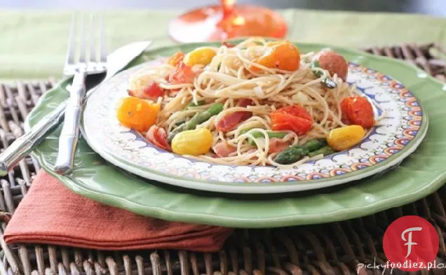 Boczek Parmezan Spaghetti Ze Szparagami, Kukurydzą I Herbatą Toma