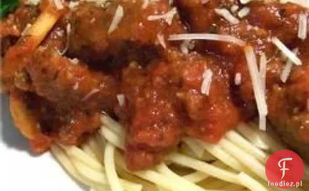 Spaghetti z sosem pomidorowo-kiełbasianym