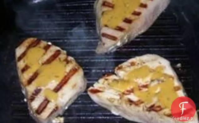 Grillowane steki z tuńczyka z sosem koperkowym