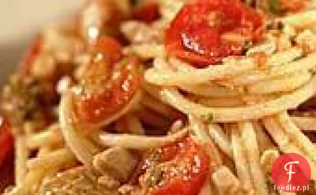 Spaghetti z tuńczykiem i pomidorkami koktajlowymi