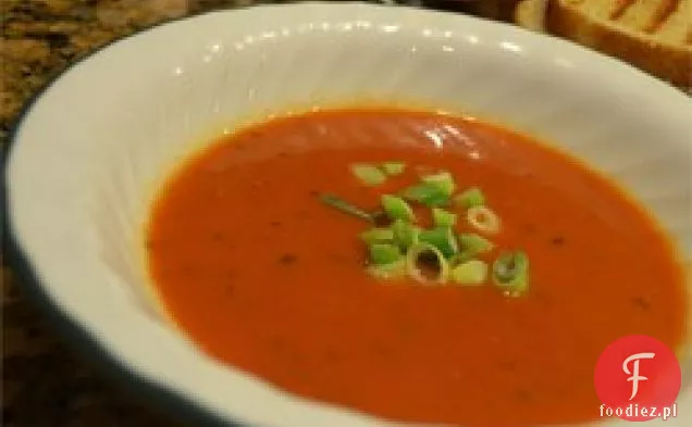 Zupa z czerwonej papryki i pomidorów