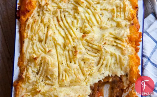 Pieczone ciasto pasterskie z czosnkiem