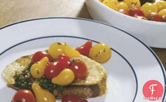 Marynowane Pomidory Cherry Na Ciepłym Pieczywie Czosnkowym Provolone