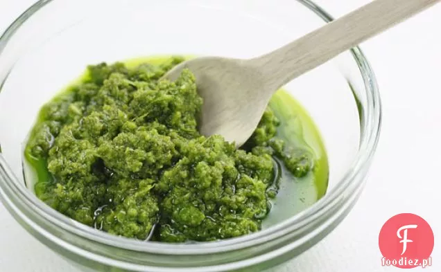 Czosnek Scape Basil Pesto