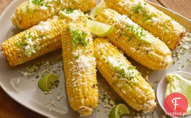 Grillowana Kolba kukurydzy z masłem czosnkowym, świeżą limonką i serem Cotija