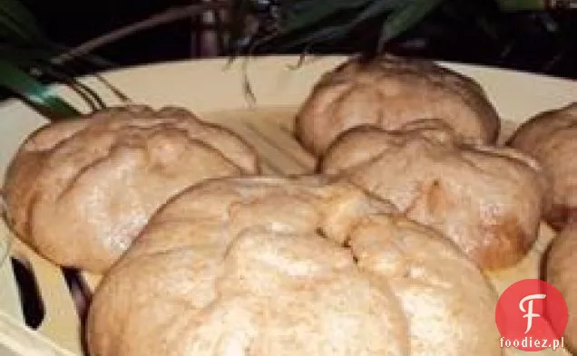 Chińskie bułeczki gotowane na parze z nadzieniem wieprzowym z grilla