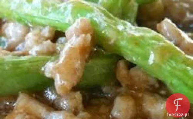 Pikantna fasolka szparagowa i wieprzowina w stylu azjatyckim