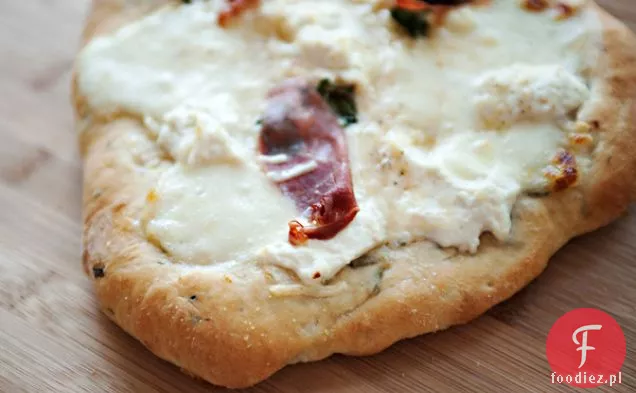 Cztery Pizze Serowe Z Czosnkiem I Skórką Rozmarynową