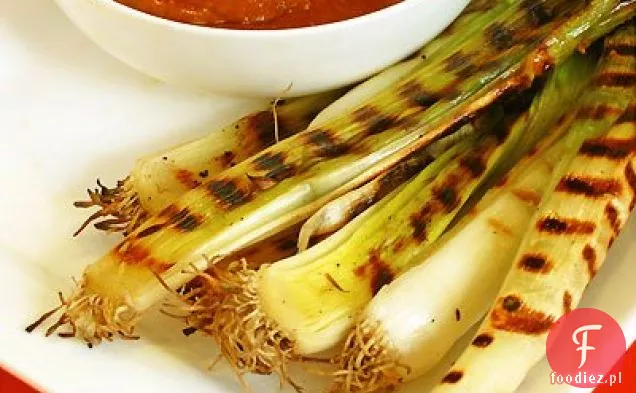 Grillowane pory z Romesco (calçotada)