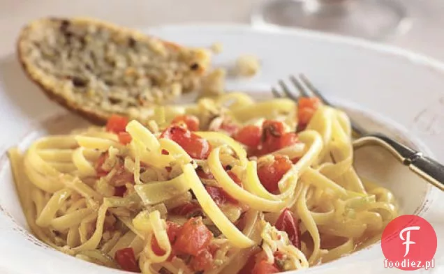 Linguine Z Pikantnym Porem I Sosem Pomidorowym