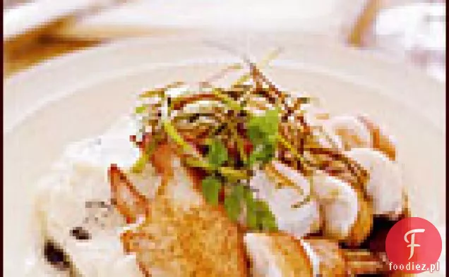 Homar z sosem Pinot Noir, Puree z Salsefii i Puszącymi się porami