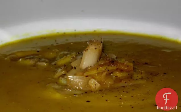 Curry Acorn Squash zupa z mlekiem kokosowym i imbirem duszone