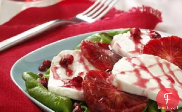 Sałatka Caprese z czerwonymi pomarańczami