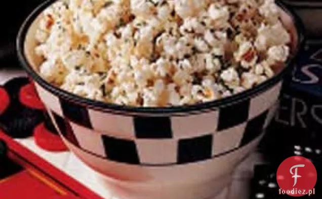 Przekąska popcornowa z parmezanem i czosnkiem