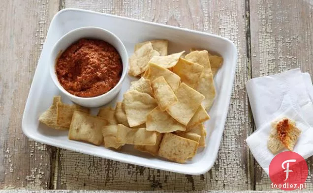 Dip z pieczonej czerwonej papryki i orzechów włoskich