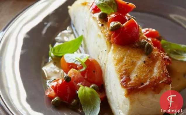 Halibut z pepitami, kaparami, pomidorkami koktajlowymi i bazylią