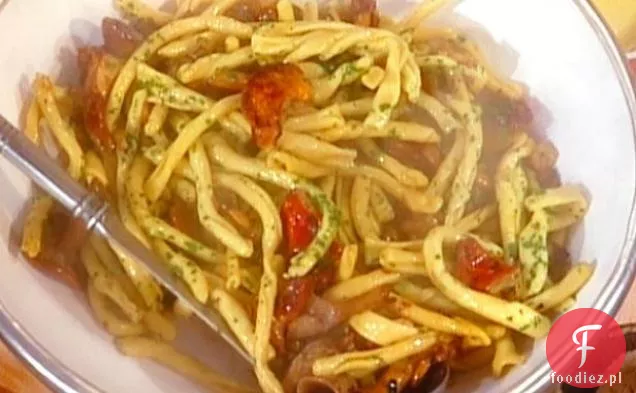 Strozzapretti alla Boscaiola: Dusiciele-kapłani w stylu leśniczego