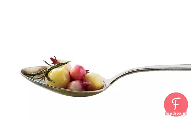 Marynowana dzika cebula z miodem i dzikim rozmarynem